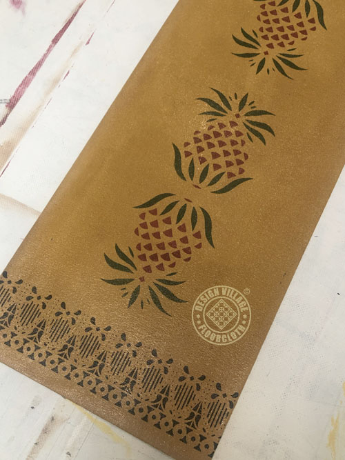 Pineapple Floorcloth with Bump Tavern Border