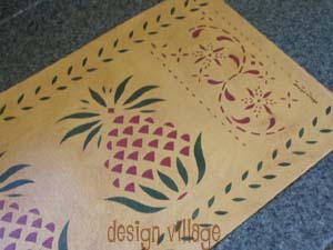Early American Pineapple Table Runner with May House Border
